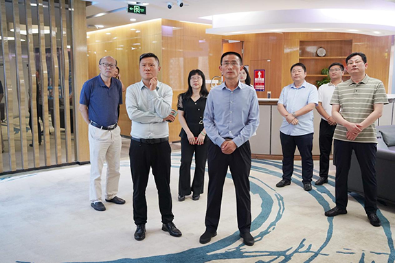 Yao Houdong, member of the Party Group and Vice Chairman of the Lu'an Federation of Industry and Commerce, visited Sowell Corporation and its headquarters - United Enterprise Group